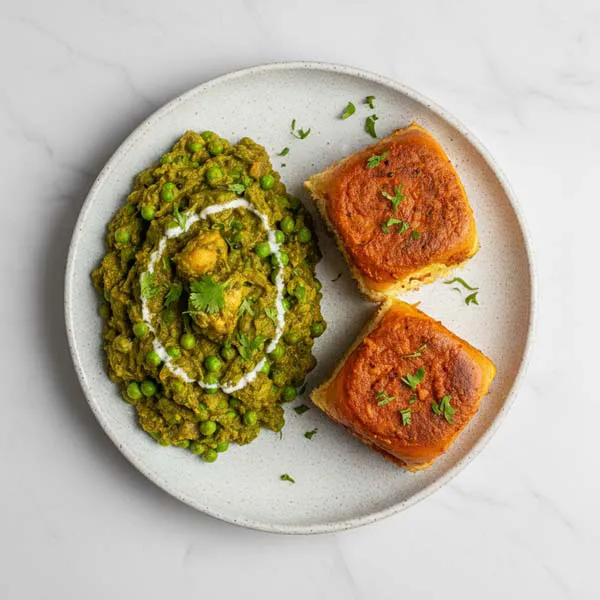 Chicken Aur Mutter Bharta With Masala Pav